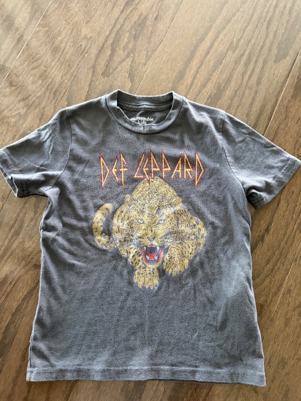 Girls Abercrombie tee size 7/8